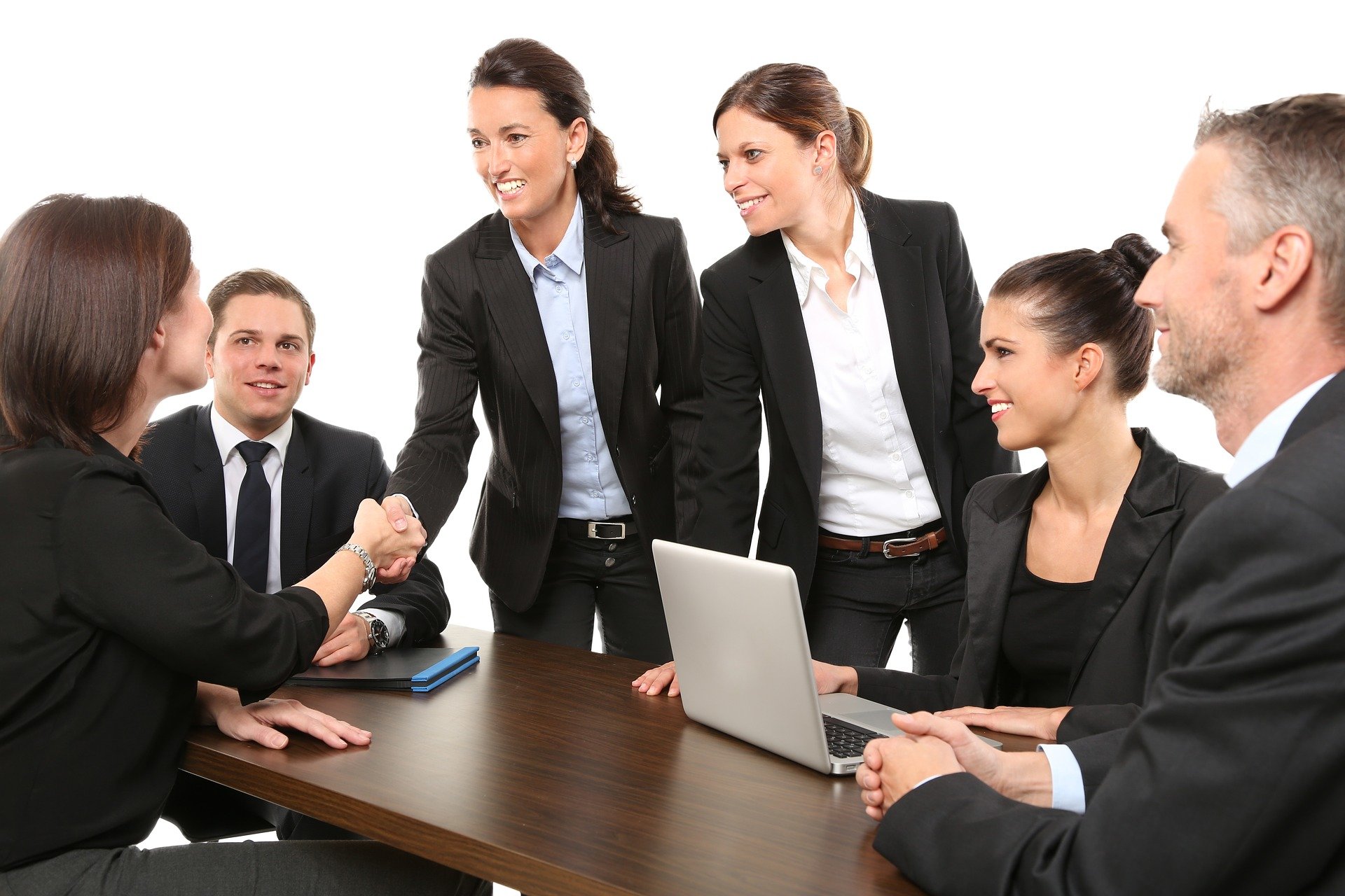 How do outsourcing HR services help in business?